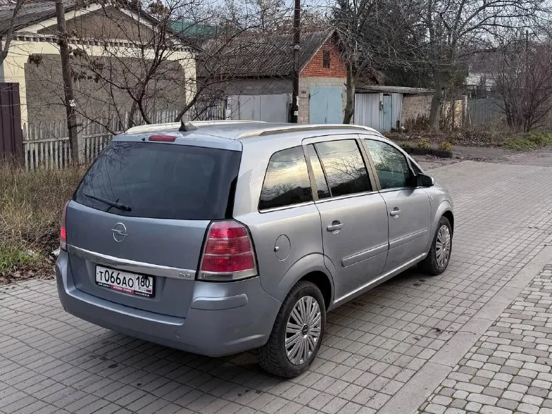 Продам авто opel zafira b (опель зафира) 1.6 cng цена: 675.000руб пробег: 170.000 (родной пробег) год выпуска: 2007 год город: донецк номер: +7 949 458 98 51 ( telegram) автомобиль в отличном состояние очень надежная семейная и практичная машина. настоящий немец 🇧🇪. отличная комплектация, климат контроль, камера заднего вида и переднего, мультируль, большой дисплей, штатная навигация, 7-ми местная. без дтп, 1 хозяин, птс оригинал, два ключа, новые зимние колёса, масло не расходует, коробка идеальная, электрика вся рабочая, ходовая часть мячик. на остальные вопросы готов ответить по телефону. - фотография - 5