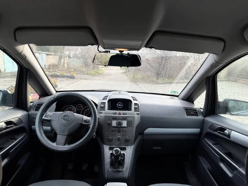 Продам авто opel zafira b (опель зафира) 1.6 cng цена: 675.000руб пробег: 170.000 (родной пробег) год выпуска: 2007 год город: донецк номер: +7 949 458 98 51 ( telegram) автомобиль в отличном состояние очень надежная семейная и практичная машина. настоящий немец 🇧🇪. отличная комплектация, климат контроль, камера заднего вида и переднего, мультируль, большой дисплей, штатная навигация, 7-ми местная. без дтп, 1 хозяин, птс оригинал, два ключа, новые зимние колёса, масло не расходует, коробка идеальная, электрика вся рабочая, ходовая часть мячик. на остальные вопросы готов ответить по телефону. - фотография - 8