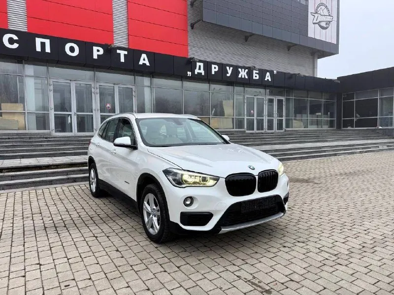 Bmw x1 2.0 авт. ,2017 года выпуска с родным оригинальным пробегом 121 тысяч км. в очень достойном состоянии один владелец, птс оригинол с одной записью, приобреталась новой в краснодаре, там же и эксплуатировалась ! салон как новый, техника вся в идеале на 5+. два комплекта колес. возможно оформление в кредит. возможен обмен. более детальная информация по телефону цена - 2.290.000 р. +79493890604 - фотография - 2