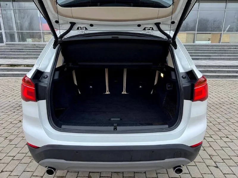 Bmw x1 2.0 авт. ,2017 года выпуска с родным оригинальным пробегом 121 тысяч км. в очень достойном состоянии один владелец, птс оригинол с одной записью, приобреталась новой в краснодаре, там же и эксплуатировалась ! салон как новый, техника вся в идеале на 5+. два комплекта колес. возможно оформление в кредит. возможен обмен. более детальная информация по телефону цена - 2.290.000 р. +79493890604 - фотография - 5