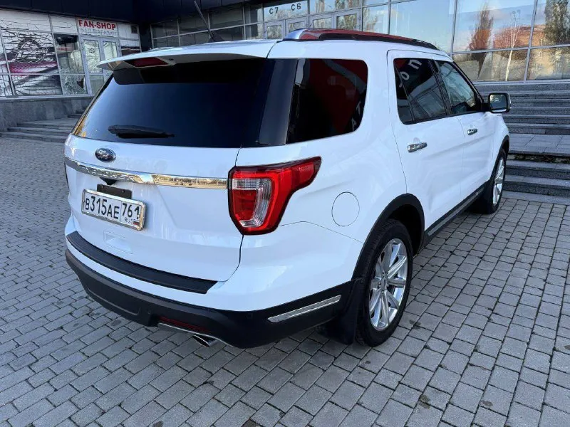 Ford explorer 3.5 awd, дилерский, 7 мест, 2019 года, в идеальном состоянии !!! птс оригинал, 1 хозяин✅ оригинальный пробег 115000 км. вся в родной краске внешний вид просто 🔥🔥🔥 технически в отличном состоянии, после большого то с заменой комплекта грм. хорошая кoмплектация! 3-x зoнный климат-кoнтpоль, бесключевой доступ. датчики дождя и света. обогрев и вентиляция передних сидений, подогрев задних сидений и руля, электропривод третьего ряда, память сидений, диски r20. возможно оформление в кредит. возможен обмен. более детальная информация по телефону. цена - 2.850.000 р. +79494041233 - фотография - 5