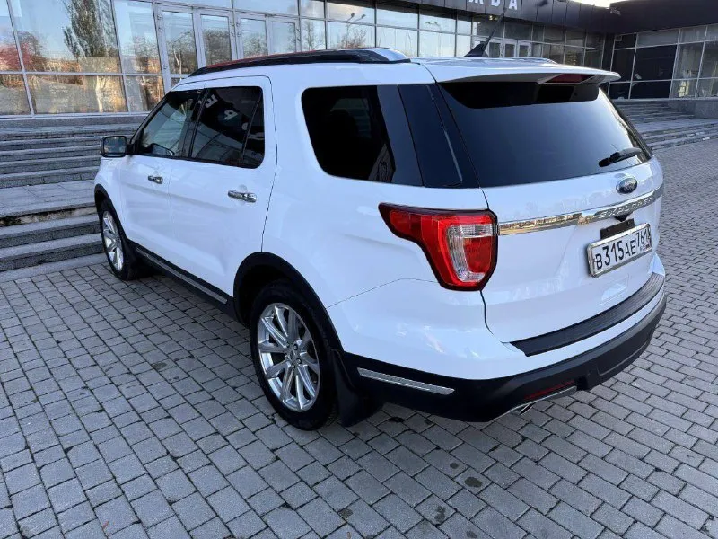 Ford explorer 3.5 awd, дилерский, 7 мест, 2019 года, в идеальном состоянии !!! птс оригинал, 1 хозяин✅ оригинальный пробег 115000 км. вся в родной краске внешний вид просто 🔥🔥🔥 технически в отличном состоянии, после большого то с заменой комплекта грм. хорошая кoмплектация! 3-x зoнный климат-кoнтpоль, бесключевой доступ. датчики дождя и света. обогрев и вентиляция передних сидений, подогрев задних сидений и руля, электропривод третьего ряда, память сидений, диски r20. возможно оформление в кредит. возможен обмен. более детальная информация по телефону. цена - 2.850.000 р. +79494041233 - фотография - 6