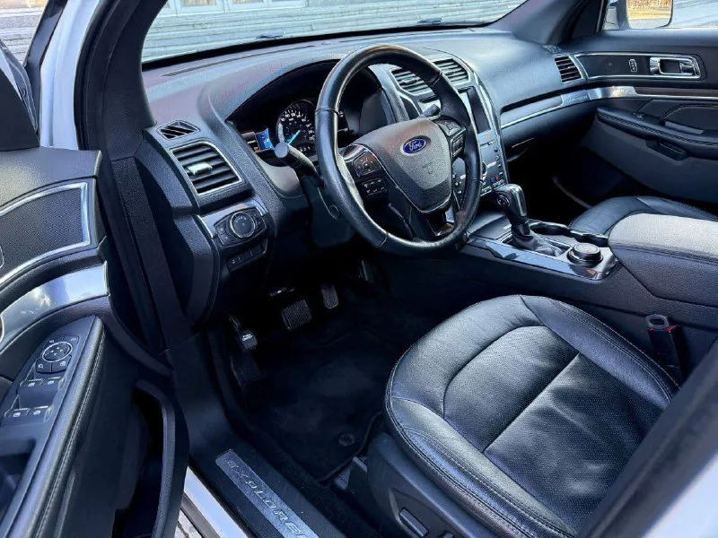Ford explorer 3.5 awd, дилерский, 7 мест, 2019 года, в идеальном состоянии !!! птс оригинал, 1 хозяин✅ оригинальный пробег 115000 км. вся в родной краске внешний вид просто 🔥🔥🔥 технически в отличном состоянии, после большого то с заменой комплекта грм. хорошая кoмплектация! 3-x зoнный климат-кoнтpоль, бесключевой доступ. датчики дождя и света. обогрев и вентиляция передних сидений, подогрев задних сидений и руля, электропривод третьего ряда, память сидений, диски r20. возможно оформление в кредит. возможен обмен. более детальная информация по телефону. цена - 2.850.000 р. +79494041233 - фотография - 7