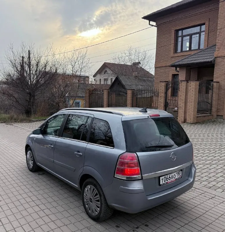 Продам авто opel zafira b ( opel зафира) 1.6 cng цена: 675.000руб пробег: 170.000 (родной пробег) год выпуска: 2007 год город: донецк номер: +7 949 458 98 51 ( telegram) автомобиль в отличном состояние очень надежная семейная и практичная машина. настоящий немец 🇧🇪. отличная комплектация, климат контроль, камера заднего вида и переднего, мультируль, большой дисплей, штатная навигация, 7-ми местная. без дтп, 1 хозяин, птс оригинал, два ключа, новые зимние колёса, масло не расходует, коробка идеальная, электрика вся рабочая, ходовая часть отличная. на остальные вопросы готов ответить по телефону. 📲 tg: ⚡️ 📞 звоните: +7(949)4589851 - фотография - 4