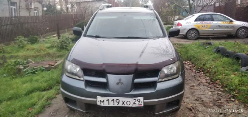 Продам mitsubishi outlander 2003год на полном ходу, но есть куда приложить руки. 2.4 газ/бензин, раб... - фотография