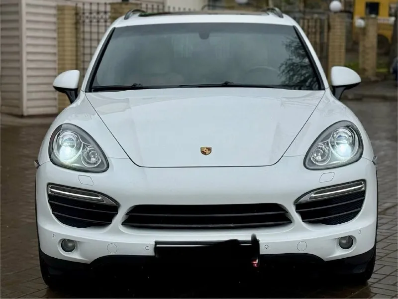 Продам свой автомобиль porsche cayenne 958 ✅двигатель: 3.6 атмосферный ✅привод:полный ✅год выпуска:2011 ✅пробег:207.000км ✅коробка: автомат (aisin) машина в идеальном состоянии, вложений не требует. мотор и коробка как часики. 2 комплекта резины и дисков (21 лето и 18 зима) готов на любые проверки. цена: 2 400 000, торг заинтересованым. +79498209751 - фотография - 3