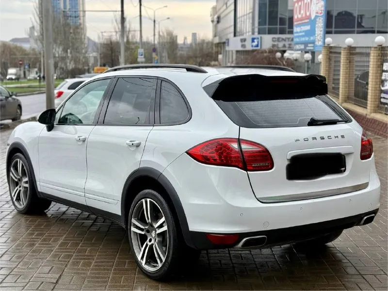 Продам свой автомобиль porsche cayenne 958 ✅двигатель: 3.6 атмосферный ✅привод:полный ✅год выпуска:2011 ✅пробег:207.000км ✅коробка: автомат (aisin) машина в идеальном состоянии, вложений не требует. мотор и коробка как часики. 2 комплекта резины и дисков (21 лето и 18 зима) готов на любые проверки. цена: 2 400 000, торг заинтересованым. +79498209751 - фотография - 4