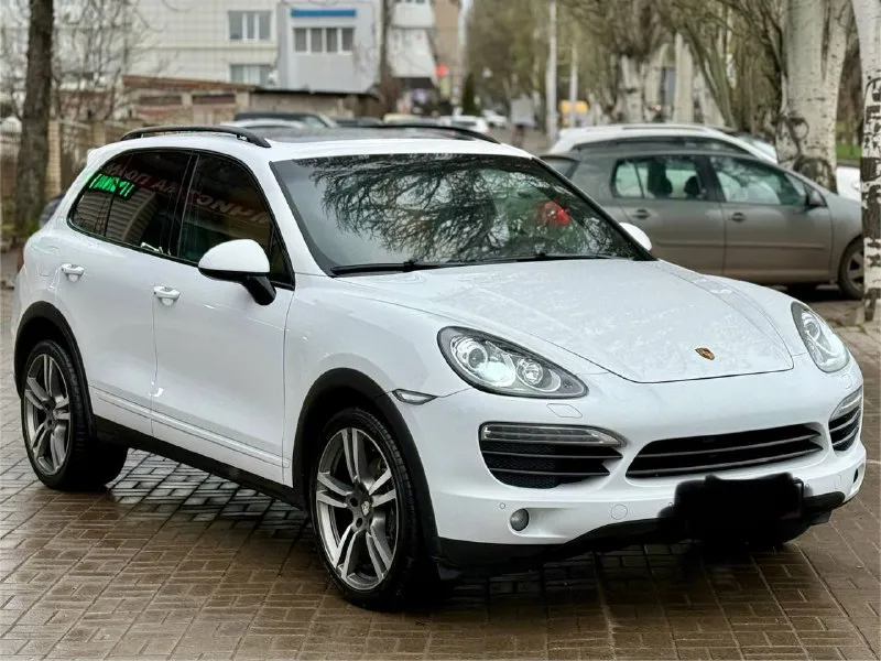 Продам свой автомобиль porsche cayenne 958 ✅двигатель: 3.6 атмосферный ✅привод:полный ✅год выпуска:2011 ✅пробег:207.000км ✅коробка: автомат (aisin) машина в идеальном состоянии, вложений не требует. мотор и коробка как часики. 2 комплекта резины и дисков (21 лето и 18 зима) готов на любые проверки. цена: 2 400 000, торг заинтересованым. +79498209751 - фотография - 5