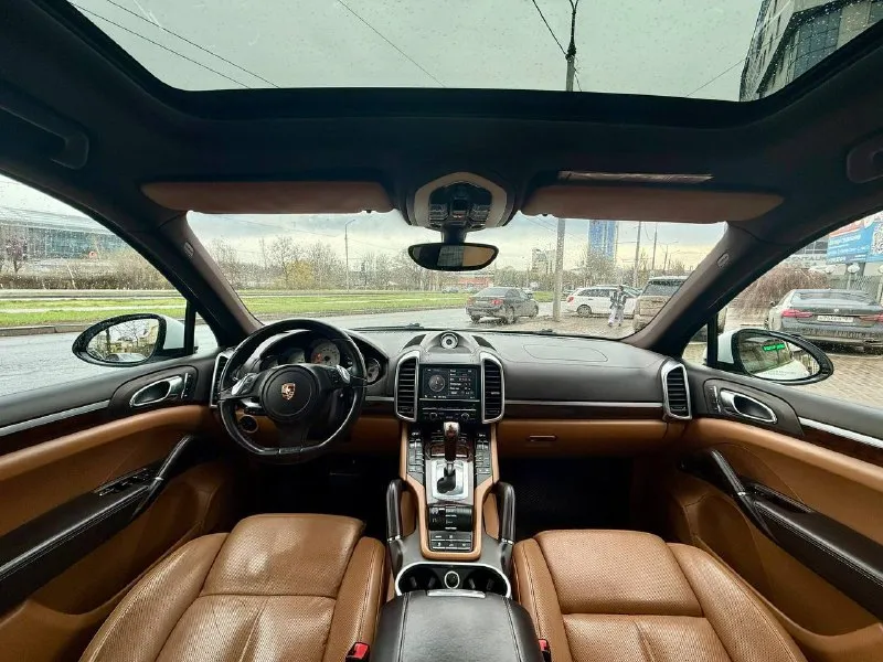 Продам свой автомобиль porsche cayenne 958 ✅двигатель: 3.6 атмосферный ✅привод:полный ✅год выпуска:2011 ✅пробег:207.000км ✅коробка: автомат (aisin) машина в идеальном состоянии, вложений не требует. мотор и коробка как часики. 2 комплекта резины и дисков (21 лето и 18 зима) готов на любые проверки. цена: 2 400 000, торг заинтересованым. +79498209751 - фотография - 8
