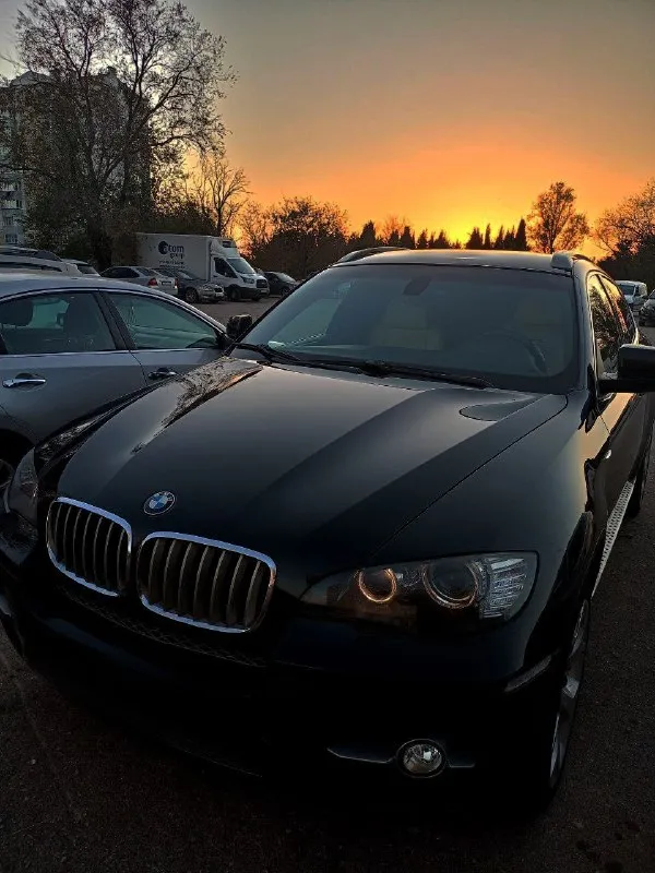 Цена 1,3 млн продам bmw x6 5.0 xdrive. комплектация индивидуал есть все кроме проэкции и присосок. 2... - фотография