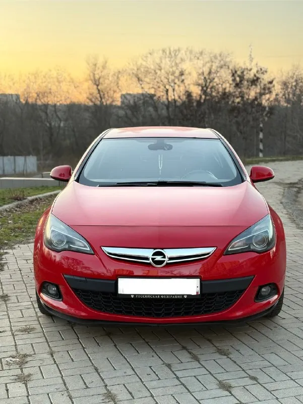 Продам opel astra gtc 2014 год авто в жирной комплектация два комплекта резины зима новая triangle к... - фотография
