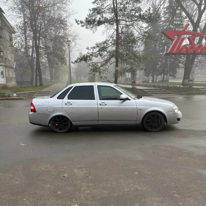 Доброго времени суток. продам!!! ваз priora. люкс в отличном! состоянии. 2 хоз по птс оригинал зелёная ✅ автотека ✅✅✅ авто 2010 года выпуска. на самой полной комплектации. !!!! стоит - кондиционер, система быстрого торможения ⚠️ абс, электро усилитель руля, 4 электро стеклоподъёмника автоматический датчик света, 💡 датчик дождя, ☔ электро регулировка зеркал, подогрев боковых зеркал, подогрев стекла, подогрев передних сидений, также стоит парковочный радар. также стоит отличная аудио система планшетка с андроид навигационной системой 👍. рупора, ну и динамики. салон чистый приятный. по технической части не гремит не стучит стоят ss-20 стойки вкруг. усилиные рычаги. дорогу держит отлично 👌 r15 литые диски лето. r14 зимние ❄️ комплект лежит в багажнике. днище пороги лонжероны стаканы, всё в заводском состоянии, даже не разу не варилось не подваривалось все как новое без гнили и коррозии, двигатель чувствует себя замечательно не дымит не троит, кпп исполняет свои функции замеч 📞 звоните: +7(949)0425940 - фотография - 2