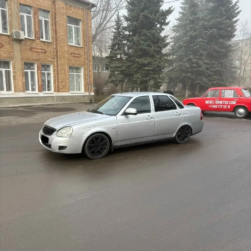 Доброго времени суток. продам!!! ваз priora. люкс в отличном! состоянии. 2 хоз по птс оригинал зелёная ✅ автотека ✅✅✅ авто 2010 года выпуска. на самой полной комплектации. !!!! стоит - кондиционер, система быстрого торможения ⚠️ абс, электро усилитель руля, 4 электро стеклоподъёмника автоматический датчик света, 💡 датчик дождя, ☔ электро регулировка зеркал, подогрев боковых зеркал, подогрев стекла, подогрев передних сидений, также стоит парковочный радар. также стоит отличная аудио система планшетка с андроид навигационной системой 👍. рупора, ну и динамики. салон чистый приятный. по технической части не гремит не стучит стоят ss-20 стойки вкруг. усилиные рычаги. дорогу держит отлично 👌 r15 литые диски лето. r14 зимние ❄️ комплект лежит в багажнике. днище пороги лонжероны стаканы, всё в заводском состоянии, даже не разу не варилось не подваривалось все как новое без гнили и коррозии, двигатель чувствует себя замечательно не дымит не троит, кпп исполняет свои функции замеч 📞 звоните: +7(949)0425940 - фотография - 3