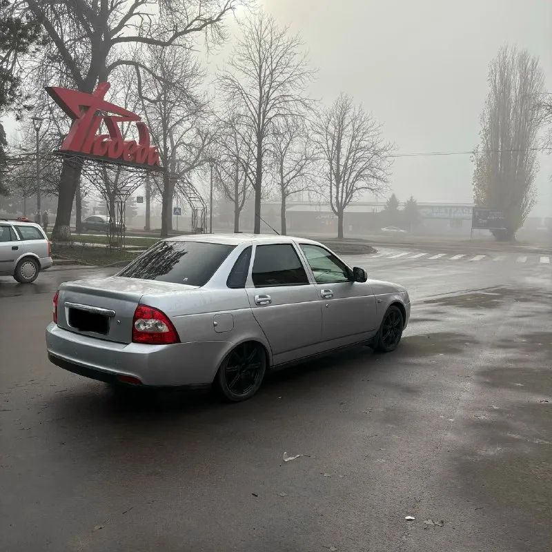 Доброго времени суток. продам!!! ваз priora. люкс в отличном! состоянии. 2 хоз по птс оригинал зелёная ✅ автотека ✅✅✅ авто 2010 года выпуска. на самой полной комплектации. !!!! стоит - кондиционер, система быстрого торможения ⚠️ абс, электро усилитель руля, 4 электро стеклоподъёмника автоматический датчик света, 💡 датчик дождя, ☔ электро регулировка зеркал, подогрев боковых зеркал, подогрев стекла, подогрев передних сидений, также стоит парковочный радар. также стоит отличная аудио система планшетка с андроид навигационной системой 👍. рупора, ну и динамики. салон чистый приятный. по технической части не гремит не стучит стоят ss-20 стойки вкруг. усилиные рычаги. дорогу держит отлично 👌 r15 литые диски лето. r14 зимние ❄️ комплект лежит в багажнике. днище пороги лонжероны стаканы, всё в заводском состоянии, даже не разу не варилось не подваривалось все как новое без гнили и коррозии, двигатель чувствует себя замечательно не дымит не троит, кпп исполняет свои функции замеч 📞 звоните: +7(949)0425940 - фотография - 5