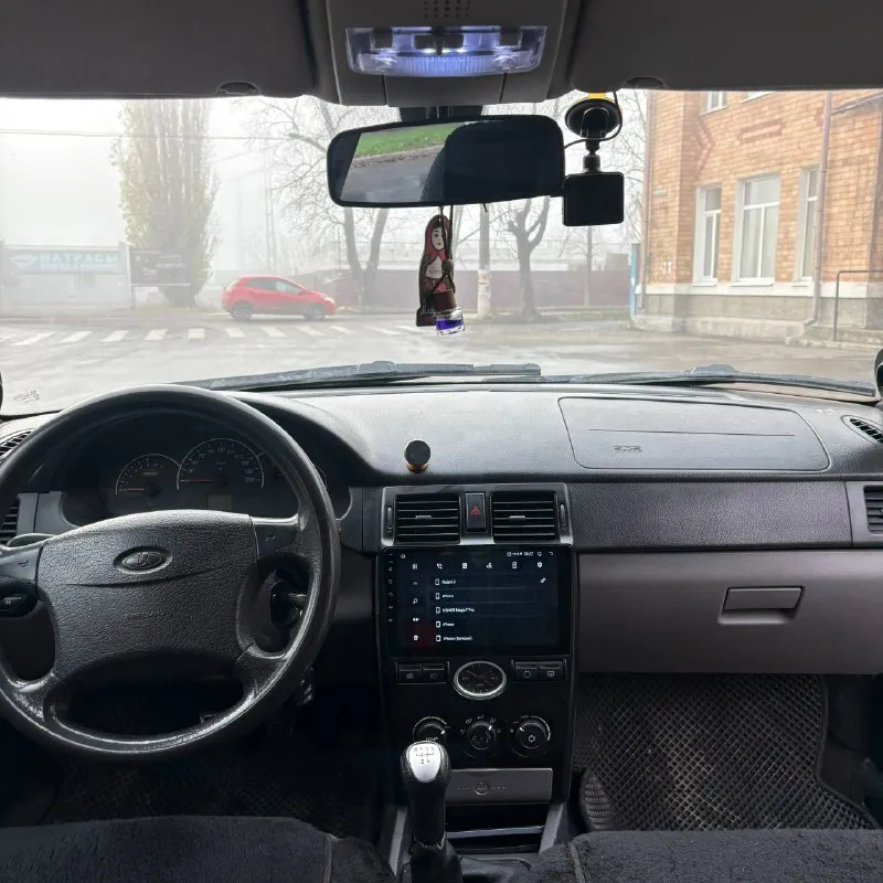 Доброго времени суток. продам!!! ваз priora. люкс в отличном! состоянии. 2 хоз по птс оригинал зелёная ✅ автотека ✅✅✅ авто 2010 года выпуска. на самой полной комплектации. !!!! стоит - кондиционер, система быстрого торможения ⚠️ абс, электро усилитель руля, 4 электро стеклоподъёмника автоматический датчик света, 💡 датчик дождя, ☔ электро регулировка зеркал, подогрев боковых зеркал, подогрев стекла, подогрев передних сидений, также стоит парковочный радар. также стоит отличная аудио система планшетка с андроид навигационной системой 👍. рупора, ну и динамики. салон чистый приятный. по технической части не гремит не стучит стоят ss-20 стойки вкруг. усилиные рычаги. дорогу держит отлично 👌 r15 литые диски лето. r14 зимние ❄️ комплект лежит в багажнике. днище пороги лонжероны стаканы, всё в заводском состоянии, даже не разу не варилось не подваривалось все как новое без гнили и коррозии, двигатель чувствует себя замечательно не дымит не троит, кпп исполняет свои функции замеч 📞 звоните: +7(949)0425940 - фотография - 7