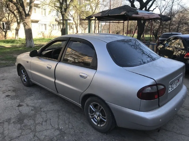 Продам заз ланос 2008 года, пробег 253 т. км. двигатель 1,4 газ, бензин. и коробка в нормальном состоянии, по кузову есть моменты. по электрике работает все, установлены передние стеклоподъёмники, подогрев сидений, центральный замок, диодные противотуманки, в фарах линзы с ксеноном, магнитофон с usb и блютузом, фаркоп. лобовое без трещин, есть один маленький скол. титановые диски с новой летней резиной. машина каждый день на ходу, постоянный днр учёт. территориально находится в старобешево. цена 190тыс. (торг). тел:+79493290058 📞 звоните: +7(949)3290058 - фотография - 3