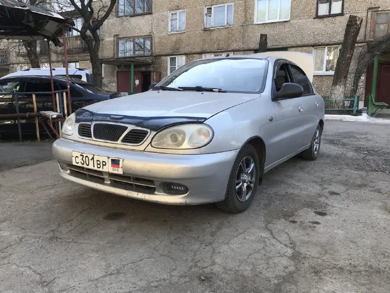 Продам заз ланос 2008 года, пробег 253 т. км. двигатель 1,4 газ, бензин. и коробка в нормальном состоянии, по кузову есть моменты. по электрике работает все, установлены передние стеклоподъёмники, подогрев сидений, центральный замок, диодные противотуманки, в фарах линзы с ксеноном, магнитофон с usb и блютузом, фаркоп. лобовое без трещин, есть один маленький скол. титановые диски с новой летней резиной. машина каждый день на ходу, постоянный днр учёт. территориально находится в старобешево. цена 190тыс. (торг). тел:+79493290058 📞 звоните: +7(949)3290058 - фотография - 4