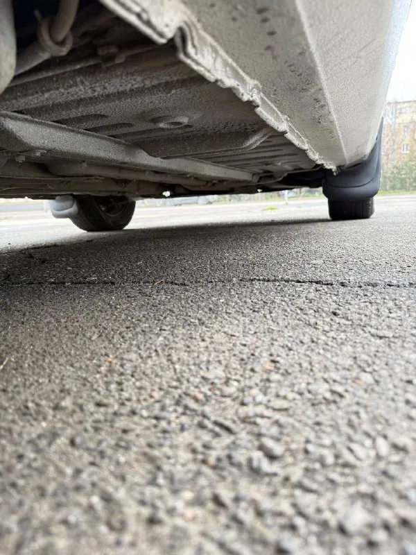 Продам chevrolet lanos 1.5 2008г. я один собственник, продажа с переоформлением. машиной владею с 2016г. пробег 222300км. в дтп не была. комплектация sx. двигатель 1.5, установлено евро-4 (вписано в птс). гидроусилитель руля, передние стеклоподъёмники, сигнализация с обратной связью, центральный замок, кондиционер, магнитола с usb, птф. по двигателю и коробке на отлично, масло не ест, технически исправна, по ходовке все хорошо ничего не стучит. машина обслуживалась по регламенту, много узлов уже поменял для машины этих лет, долгое время не придется ремонтировать. запчасти ставились оригиналы либо хорошие аналоги. дно, багажник, стаканы в идеале. по кузову можно сказать в идеальном состоянии, пороги арки без намека на рыжики в целом на фото все показал. по салону на отлично, не прокурен. автомобиль уже переобул на зимнюю резину. также есть 2 комплект резины на дисках ! цена 💰445.000тыс. руб торг возможен после осмотра тел. +7949-363-04-33 осмотр:г. макеевка(центр 📞 звоните: +7(949)3630433 - фотография - 10