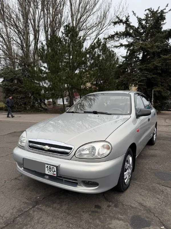 Продам chevrolet lanos 1.5 2008г. я один собственник, продажа с переоформлением. машиной владею с 2016г. пробег 222300км. в дтп не была. комплектация sx. двигатель 1.5, установлено евро-4 (вписано в птс). гидроусилитель руля, передние стеклоподъёмники, сигнализация с обратной связью, центральный замок, кондиционер, магнитола с usb, птф. по двигателю и коробке на отлично, масло не ест, технически исправна, по ходовке все хорошо ничего не стучит. машина обслуживалась по регламенту, много узлов уже поменял для машины этих лет, долгое время не придется ремонтировать. запчасти ставились оригиналы либо хорошие аналоги. дно, багажник, стаканы в идеале. по кузову можно сказать в идеальном состоянии, пороги арки без намека на рыжики в целом на фото все показал. по салону на отлично, не прокурен. автомобиль уже переобул на зимнюю резину. также есть 2 комплект резины на дисках ! цена 💰445.000тыс. руб торг возможен после осмотра тел. +7949-363-04-33 осмотр:г. макеевка(центр 📞 звоните: +7(949)3630433 - фотография - 2