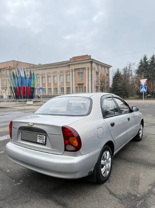 Продам chevrolet lanos 1.5 2008г. я один собственник, продажа с переоформлением. машиной владею с 2016г. пробег 222300км. в дтп не была. комплектация sx. двигатель 1.5, установлено евро-4 (вписано в птс). гидроусилитель руля, передние стеклоподъёмники, сигнализация с обратной связью, центральный замок, кондиционер, магнитола с usb, птф. по двигателю и коробке на отлично, масло не ест, технически исправна, по ходовке все хорошо ничего не стучит. машина обслуживалась по регламенту, много узлов уже поменял для машины этих лет, долгое время не придется ремонтировать. запчасти ставились оригиналы либо хорошие аналоги. дно, багажник, стаканы в идеале. по кузову можно сказать в идеальном состоянии, пороги арки без намека на рыжики в целом на фото все показал. по салону на отлично, не прокурен. автомобиль уже переобул на зимнюю резину. также есть 2 комплект резины на дисках ! цена 💰445.000тыс. руб торг возможен после осмотра тел. +7949-363-04-33 осмотр:г. макеевка(центр 📞 звоните: +7(949)3630433 - фотография - 3