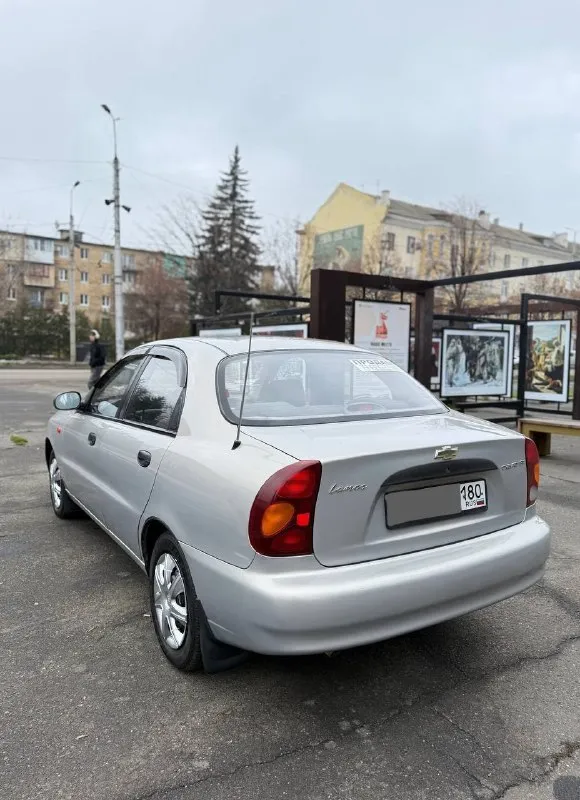 Продам chevrolet lanos 1.5 2008г. я один собственник, продажа с переоформлением. машиной владею с 2016г. пробег 222300км. в дтп не была. комплектация sx. двигатель 1.5, установлено евро-4 (вписано в птс). гидроусилитель руля, передние стеклоподъёмники, сигнализация с обратной связью, центральный замок, кондиционер, магнитола с usb, птф. по двигателю и коробке на отлично, масло не ест, технически исправна, по ходовке все хорошо ничего не стучит. машина обслуживалась по регламенту, много узлов уже поменял для машины этих лет, долгое время не придется ремонтировать. запчасти ставились оригиналы либо хорошие аналоги. дно, багажник, стаканы в идеале. по кузову можно сказать в идеальном состоянии, пороги арки без намека на рыжики в целом на фото все показал. по салону на отлично, не прокурен. автомобиль уже переобул на зимнюю резину. также есть 2 комплект резины на дисках ! цена 💰445.000тыс. руб торг возможен после осмотра тел. +7949-363-04-33 осмотр:г. макеевка(центр 📞 звоните: +7(949)3630433 - фотография - 4