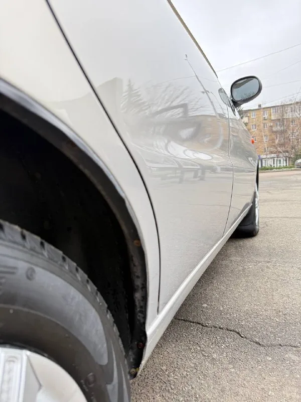 Продам chevrolet lanos 1.5 2008г. я один собственник, продажа с переоформлением. машиной владею с 2016г. пробег 222300км. в дтп не была. комплектация sx. двигатель 1.5, установлено евро-4 (вписано в птс). гидроусилитель руля, передние стеклоподъёмники, сигнализация с обратной связью, центральный замок, кондиционер, магнитола с usb, птф. по двигателю и коробке на отлично, масло не ест, технически исправна, по ходовке все хорошо ничего не стучит. машина обслуживалась по регламенту, много узлов уже поменял для машины этих лет, долгое время не придется ремонтировать. запчасти ставились оригиналы либо хорошие аналоги. дно, багажник, стаканы в идеале. по кузову можно сказать в идеальном состоянии, пороги арки без намека на рыжики в целом на фото все показал. по салону на отлично, не прокурен. автомобиль уже переобул на зимнюю резину. также есть 2 комплект резины на дисках ! цена 💰445.000тыс. руб торг возможен после осмотра тел. +7949-363-04-33 осмотр:г. макеевка(центр 📞 звоните: +7(949)3630433 - фотография - 5