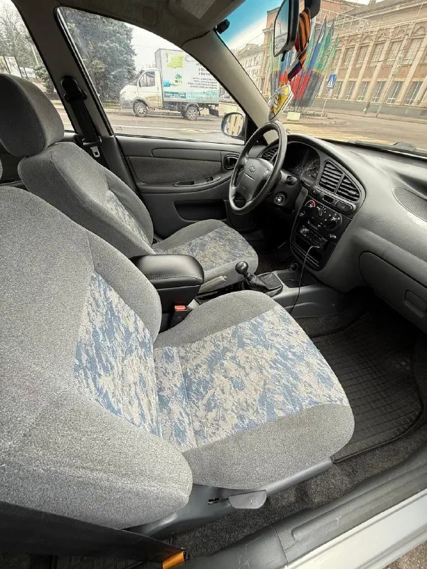 Продам chevrolet lanos 1.5 2008г. я один собственник, продажа с переоформлением. машиной владею с 2016г. пробег 222300км. в дтп не была. комплектация sx. двигатель 1.5, установлено евро-4 (вписано в птс). гидроусилитель руля, передние стеклоподъёмники, сигнализация с обратной связью, центральный замок, кондиционер, магнитола с usb, птф. по двигателю и коробке на отлично, масло не ест, технически исправна, по ходовке все хорошо ничего не стучит. машина обслуживалась по регламенту, много узлов уже поменял для машины этих лет, долгое время не придется ремонтировать. запчасти ставились оригиналы либо хорошие аналоги. дно, багажник, стаканы в идеале. по кузову можно сказать в идеальном состоянии, пороги арки без намека на рыжики в целом на фото все показал. по салону на отлично, не прокурен. автомобиль уже переобул на зимнюю резину. также есть 2 комплект резины на дисках ! цена 💰445.000тыс. руб торг возможен после осмотра тел. +7949-363-04-33 осмотр:г. макеевка(центр 📞 звоните: +7(949)3630433 - фотография - 7