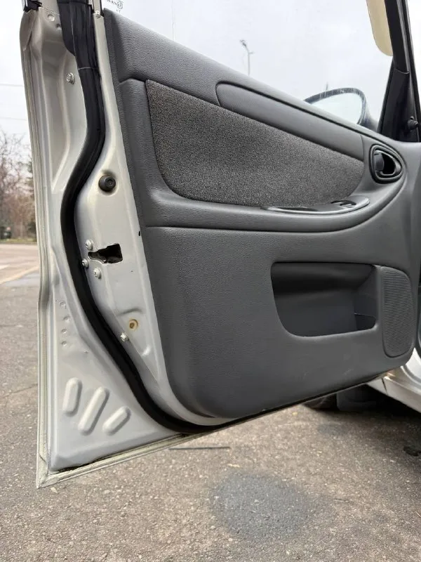 Продам chevrolet lanos 1.5 2008г. я один собственник, продажа с переоформлением. машиной владею с 2016г. пробег 222300км. в дтп не была. комплектация sx. двигатель 1.5, установлено евро-4 (вписано в птс). гидроусилитель руля, передние стеклоподъёмники, сигнализация с обратной связью, центральный замок, кондиционер, магнитола с usb, птф. по двигателю и коробке на отлично, масло не ест, технически исправна, по ходовке все хорошо ничего не стучит. машина обслуживалась по регламенту, много узлов уже поменял для машины этих лет, долгое время не придется ремонтировать. запчасти ставились оригиналы либо хорошие аналоги. дно, багажник, стаканы в идеале. по кузову можно сказать в идеальном состоянии, пороги арки без намека на рыжики в целом на фото все показал. по салону на отлично, не прокурен. автомобиль уже переобул на зимнюю резину. также есть 2 комплект резины на дисках ! цена 💰445.000тыс. руб торг возможен после осмотра тел. +7949-363-04-33 осмотр:г. макеевка(центр 📞 звоните: +7(949)3630433 - фотография - 8