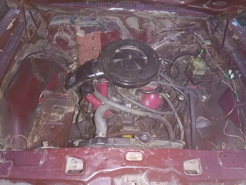 Продам ford таунус машина на ходу, двигатель работает чётко, коробка передач автомат, двигатель бензиновый двух литровый v образная шестёрка, машина находится в городе горловка номер для связи +79493368463 +79490497533 за машину хочу 130 тысяч торг уместен 📞 звоните: +7(949)3368463 - фотография - 2