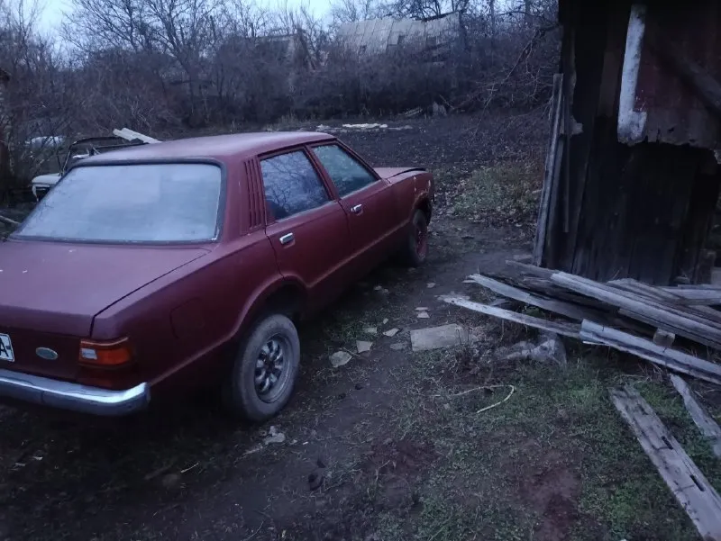 Продам ford таунус машина на ходу, двигатель работает чётко, коробка передач автомат, двигатель бензиновый двух литровый v образная шестёрка, машина находится в городе горловка номер для связи +79493368463 +79490497533 за машину хочу 130 тысяч торг уместен 📞 звоните: +7(949)3368463 - фотография - 3