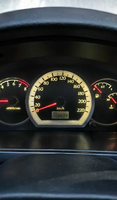 Продам chevrolet лачетти 2005 г. мотор 1.4, 16v, 94 л. с кузов хэтчбек пробег- 208.000 я собственник, второй владелец. пригнал ее с ярославля 2023 году. очень комфортная и удобная машина на дальние поездки, очень просторный салон, много места для задних пассажиров, приятные велюровые сидения. причина продажи- тяжелая финансовая ситуация. за машиной ухаживал следил и все вовремя менял, денег никогда не жалел, делал машину для себя. много сделано по ходовке. год назад сделал капитальный ремонт двигателя, было поменяно просто все. ремень грм с роликами, помпа, антифриз, масло в моторе- заменено. сделана ревизия тормозной системы(новые тормозные диски, колодки, обслужены суппорта- в круг). комплектация: кондиционер, гидроусилитель руля, дисковые тормоза в круг, передние стеклоподъемники, обогрев заднего стекла, хорошая музыка, 2 комплекта ключей, сигнализация с автозапуском. по электрике все работает исправно. уже стоит на хорошей японской зимней резине. также отдам красивый 📞 звоните: +7(949)3278840 - фотография - 8