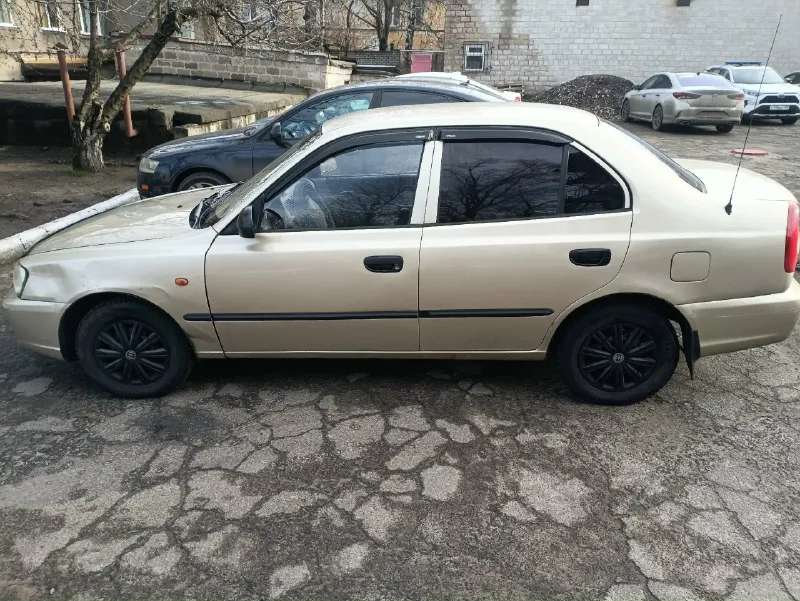 Продам машину в хорошем состоянии, hyundai акцент 1.5, 2005 г. в,221000 км, я собственник, ходовая,... - фотография
