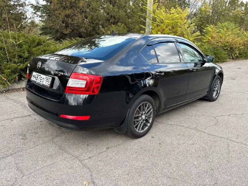 Skoda octavia a7, 2016 г. вложений не требует! полностью ухожена. предлагаю вам надежный и комфортный автомобиль — skoda octavia в кузове a7 2016 года выпуска. двигатель 1.4 tsi (150 л. с.) в паре с экономичной и плавной 7-ступенчатой роботизированной коробкой передач (dsg). расход топлива минимальный. ное масло и фильтр менялись каждые 5000-6000 км. все работы проводились своевременно. вы покупаете автомобиль, который не потребует вложений в ближайшие капот, передний бампер и фары защищены бронепленкой. установлена современная сигнализация starline с функцией автозапуска. в салоне чистота и порядок, все системы работают исправно. машина готова к эксплуатации. ￼ состояние: отличное, все работает. ￼ цена: 1 350 000 рублей. торг уместен для серьезных покупателей после осмотра. ￼ +7 (949) 602-18-39 📲 tg: tori tori 📞 звоните: +7(949)6021839 - фотография - 3