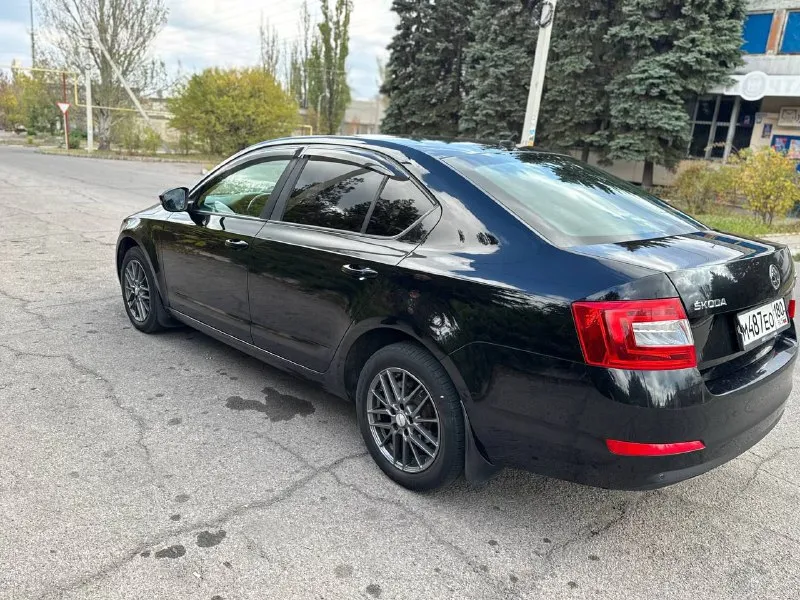 Skoda octavia a7, 2016 г. вложений не требует! полностью ухожена. предлагаю вам надежный и комфортный автомобиль — skoda octavia в кузове a7 2016 года выпуска. двигатель 1.4 tsi (150 л. с.) в паре с экономичной и плавной 7-ступенчатой роботизированной коробкой передач (dsg). расход топлива минимальный. ное масло и фильтр менялись каждые 5000-6000 км. все работы проводились своевременно. вы покупаете автомобиль, который не потребует вложений в ближайшие капот, передний бампер и фары защищены бронепленкой. установлена современная сигнализация starline с функцией автозапуска. в салоне чистота и порядок, все системы работают исправно. машина готова к эксплуатации. ￼ состояние: отличное, все работает. ￼ цена: 1 350 000 рублей. торг уместен для серьезных покупателей после осмотра. ￼ +7 (949) 602-18-39 📲 tg: tori tori 📞 звоните: +7(949)6021839 - фотография - 5