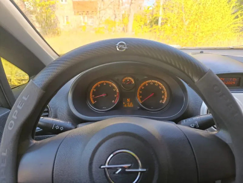 Срочно продам opel корса d 2008 г/в в идеальном состоянии (180 регион) любой вид оформления, двигатель 1,2 бензин, пробег 151 тыс км, сервисная книжка, 2 комплекта ключей. багажник укомплектован ( запаска, домкрат, ключ, знак аварийной остановки) обслуживалась по регламенту. акб супер. двс работает как часы. ркп easytronic, работают все режимы, листает чётко. ходовка огонь. ручник исправен, к электрике вопросов нет. кузов оцинкован, днище и пороги в идеале, тонирована, зашумлена, стоят 14 штампы на хорошей зимней резине, салон в достойном виде, оснащена центральный замок, сигнализация, иммобилайзер, защита от детей. эур, серво руль регулируется в двух плоскостях. abs, 2 airbag, корректор фар. эл стеклоподъёмники. кондиционер эл регулировка и подогрев зеркал, обогрев заднего стекла, микролифт передних сидений, крепление isofix, линзованная оптика. магнитола jvc с usb и aux разъемами, остальные вопросы по телефону +79495572 📲 tg: олечка 📞 звоните: +7(949)5572634 - фотография - 10
