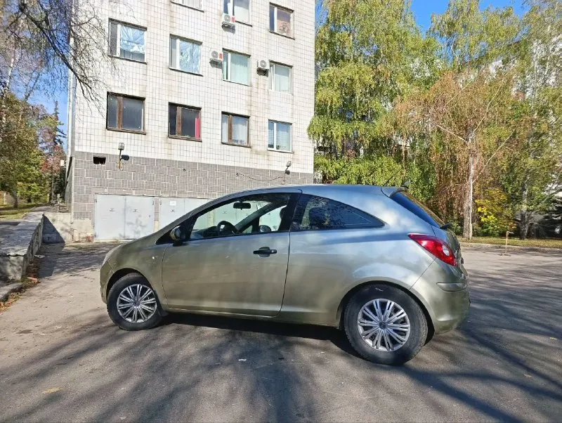 Срочно продам opel корса d 2008 г/в в идеальном состоянии (180 регион) любой вид оформления, двигатель 1,2 бензин, пробег 151 тыс км, сервисная книжка, 2 комплекта ключей. багажник укомплектован ( запаска, домкрат, ключ, знак аварийной остановки) обслуживалась по регламенту. акб супер. двс работает как часы. ркп easytronic, работают все режимы, листает чётко. ходовка огонь. ручник исправен, к электрике вопросов нет. кузов оцинкован, днище и пороги в идеале, тонирована, зашумлена, стоят 14 штампы на хорошей зимней резине, салон в достойном виде, оснащена центральный замок, сигнализация, иммобилайзер, защита от детей. эур, серво руль регулируется в двух плоскостях. abs, 2 airbag, корректор фар. эл стеклоподъёмники. кондиционер эл регулировка и подогрев зеркал, обогрев заднего стекла, микролифт передних сидений, крепление isofix, линзованная оптика. магнитола jvc с usb и aux разъемами, остальные вопросы по телефону +79495572 📲 tg: олечка 📞 звоните: +7(949)5572634 - фотография - 3