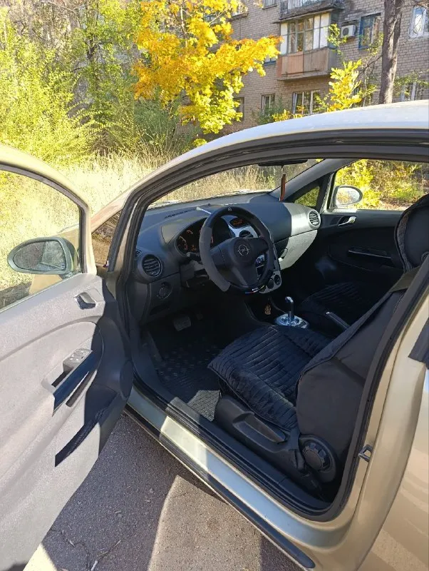 Срочно продам opel корса d 2008 г/в в идеальном состоянии (180 регион) любой вид оформления, двигатель 1,2 бензин, пробег 151 тыс км, сервисная книжка, 2 комплекта ключей. багажник укомплектован ( запаска, домкрат, ключ, знак аварийной остановки) обслуживалась по регламенту. акб супер. двс работает как часы. ркп easytronic, работают все режимы, листает чётко. ходовка огонь. ручник исправен, к электрике вопросов нет. кузов оцинкован, днище и пороги в идеале, тонирована, зашумлена, стоят 14 штампы на хорошей зимней резине, салон в достойном виде, оснащена центральный замок, сигнализация, иммобилайзер, защита от детей. эур, серво руль регулируется в двух плоскостях. abs, 2 airbag, корректор фар. эл стеклоподъёмники. кондиционер эл регулировка и подогрев зеркал, обогрев заднего стекла, микролифт передних сидений, крепление isofix, линзованная оптика. магнитола jvc с usb и aux разъемами, остальные вопросы по телефону +79495572 📲 tg: олечка 📞 звоните: +7(949)5572634 - фотография - 5