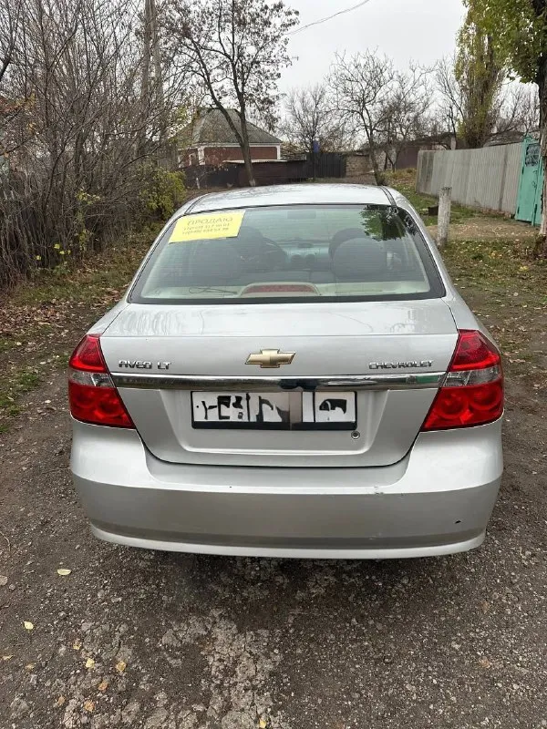 В продаже отличный автомобиль! chevrolet aveo год: 2008 пробег: цвет: серый комплектация: lт 2 хозяина; гидроусилитель руля; кондиционер; страна производитель: корея машина хорошо оцинкована; электро стеклоподъемники; обогрев заднего стекла; регулировка руля; 2 подушки безопасности; 2 комплекта резины (откатали по 1 сезону) есть нюансы по кузову, но машина с реальным пробегом. замена масла была каждые 5 тысяч. (двигатель в идеальном состоянии) замена расходников только оригинальными запчастями. салон без задиров, не поношен. вариант отлично подойдет для городской езды. экономичный и надежный! цена 500.000 (реальным покупателям хороший торг) осмотр город макеевка (гвардейка). телефон: +79493161312 +79493179661 - фотография - 3