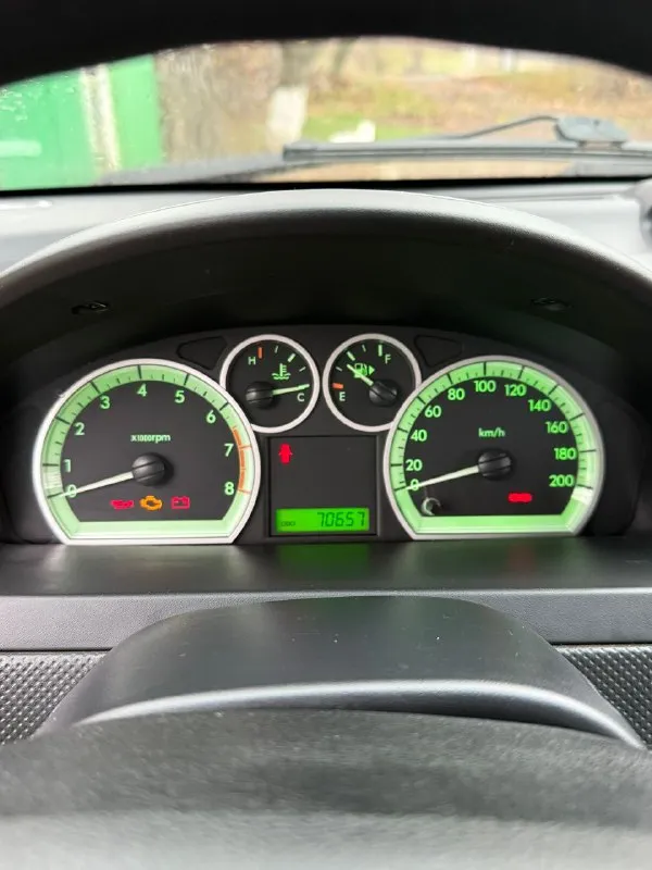 В продаже отличный автомобиль! chevrolet aveo год: 2008 пробег: цвет: серый комплектация: lт 2 хозяина; гидроусилитель руля; кондиционер; страна производитель: корея машина хорошо оцинкована; электро стеклоподъемники; обогрев заднего стекла; регулировка руля; 2 подушки безопасности; 2 комплекта резины (откатали по 1 сезону) есть нюансы по кузову, но машина с реальным пробегом. замена масла была каждые 5 тысяч. (двигатель в идеальном состоянии) замена расходников только оригинальными запчастями. салон без задиров, не поношен. вариант отлично подойдет для городской езды. экономичный и надежный! цена 500.000 (реальным покупателям хороший торг) осмотр город макеевка (гвардейка). телефон: +79493161312 +79493179661 - фотография - 4