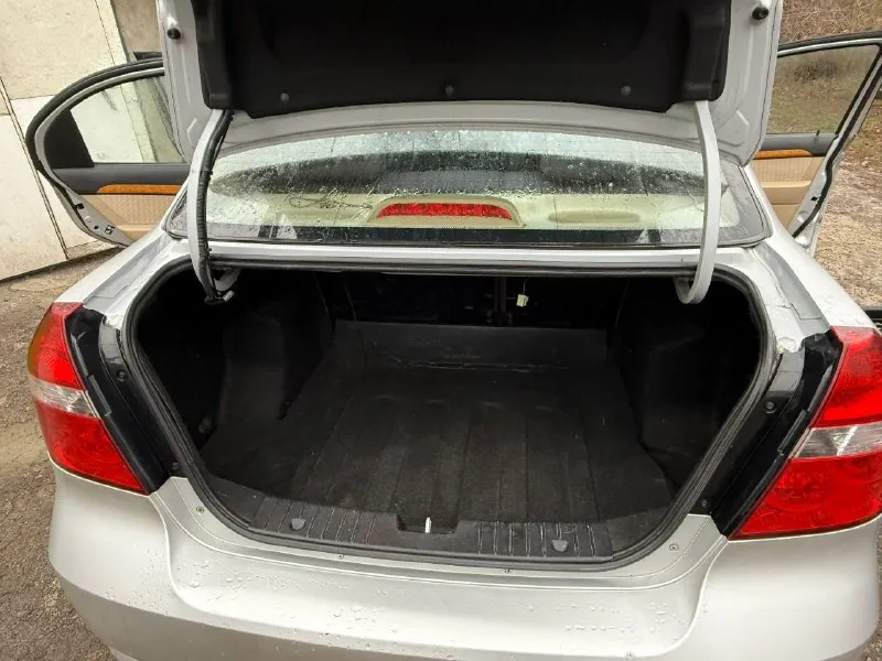 В продаже отличный автомобиль! chevrolet aveo год: 2008 пробег: цвет: серый комплектация: lт 2 хозяина; гидроусилитель руля; кондиционер; страна производитель: корея машина хорошо оцинкована; электро стеклоподъемники; обогрев заднего стекла; регулировка руля; 2 подушки безопасности; 2 комплекта резины (откатали по 1 сезону) есть нюансы по кузову, но машина с реальным пробегом. замена масла была каждые 5 тысяч. (двигатель в идеальном состоянии) замена расходников только оригинальными запчастями. салон без задиров, не поношен. вариант отлично подойдет для городской езды. экономичный и надежный! цена 500.000 (реальным покупателям хороший торг) осмотр город макеевка (гвардейка). телефон: +79493161312 +79493179661 - фотография - 5