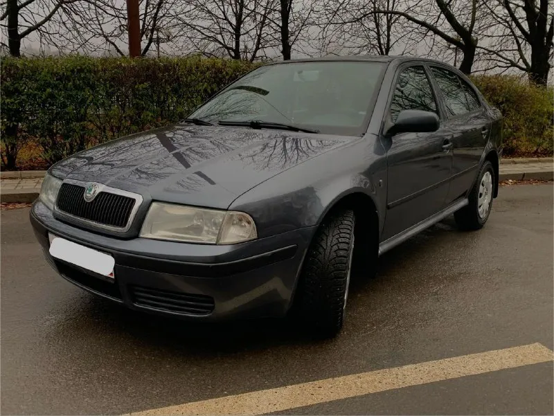 Продам skoda octavia tour 1.6л mpi 2009 г. в. пробег 175000 км. (оригинал)за все время 3 владельца, птс оригинал. 2 ключа, все сервисные книги. почти вся в родном окрасе (устранялись ваговские болячки) без дтп, без гнили, без коррозии, весь герметик и швы завод. мотор работает тихо, ровно, тяга сумасшедшая. масложора нет!от слова совсем. кпп переключает плавно и мягко, без хрустов и вылетов. подвеска отрабатывает без малейшего стука и т. п. комплектация : электро зеркала с обогревом, abs, air bag, esp, электро-стеклоподъемники, климат-контроль ( заправлен), парктроники (штатные), приличная аудио система. летом было сделано полное то, с заменой всех жидкостей, в том числе масло в коробке и всех тормозов в круг. зимняя резина nokian на шипах, пробег один сезон, лето на литых дисках toyo, пробег тоже один сезон. владею около двух лет, не такси и прочие службы! автомобиль живой. любые проверки за ваш счет. осмотр донецк 640 рублей, торг +79494755896, +79495216430 - фотография - 2