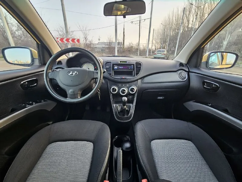Hyundai i10 2008г 1,1бензин мкпп 85т км покупалась новой в автосалоне в донецке, одна хозяйка. без дтп, стекла родные, родной окрас. пробег подтвержден историей обслуживания, есть все наряд заказы! 520т руб 9495213411 - фотография - 9