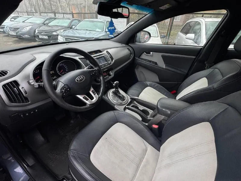 В продаже kia sportage рестайлинг 2014 года выпуска!
Автомобиль в достойном состоянии, двигатель 2.0 бензин, работает абсолютно тихо без каких либо посторонних шумов, родной пробег: 190.000км, коробка также работает четко, без каких либо затупов!
Максимально возможная комплектация: музыка infinity, комбинированный салон кожа-альканатара, черный потолок, мульт-руль, двух-зонный климат контроль, полный привод, подогревы сидений и тд.
Юридически абсолютно чистая, возможен любой вид переоформления!
Осмотр донецк
Цена: 1.350.000₽, торг реальному покупателю
☎️ +7 (949) 628-72-17
📞 Звоните: +7(949)6287217 - фотография - 5