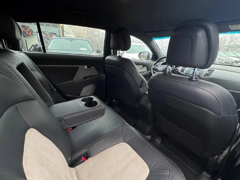 В продаже kia sportage рестайлинг 2014 года выпуска!
Автомобиль в достойном состоянии, двигатель 2.0 бензин, работает абсолютно тихо без каких либо посторонних шумов, родной пробег: 190.000км, коробка также работает четко, без каких либо затупов!
Максимально возможная комплектация: музыка infinity, комбинированный салон кожа-альканатара, черный потолок, мульт-руль, двух-зонный климат контроль, полный привод, подогревы сидений и тд.
Юридически абсолютно чистая, возможен любой вид переоформления!
Осмотр донецк
Цена: 1.350.000₽, торг реальному покупателю
☎️ +7 (949) 628-72-17
📞 Звоните: +7(949)6287217 - фотография - 6