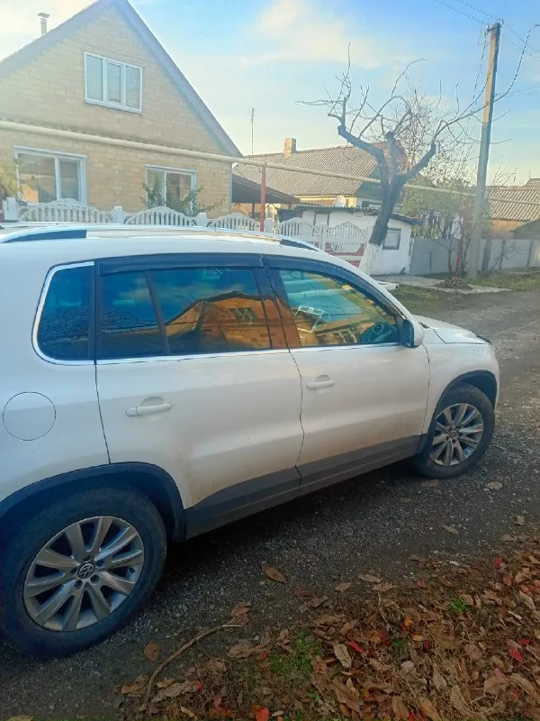 Volkswagen tiguan 2010 г. в. двигатель 2.0 cawa stage 1 контрактный двигатель (пробег 84.000) подтвержденный! прошивка для комфорта, ездили аккуратно. семейный автомобиль! жирная комплектация; полный привод. турбина после ремонта в идеальном состоянии! кожаный салон двухзонный климат-контроль. круиз-контроль эл. складывание зеркал. андроид мультимедиа. 2 комплекта резины. полный привод. датчик дождя. датчик света. парктроники. камера заднего вида. помощь при старте в подъём освещение обочины (помощь при повороте) зеркало заднего вида с автозатемнением. столики для заднего ряда (складные) ходовая в идеале! полностью после переборки, делалась качественно! просьба понимать что автомобиль делался для себя, покупая этот автомобиль, вы не берёте кота в мешке. всему уделялось внимание с умом, к автомобилю относился с аккуратностью и любовью! стоимость 1400000р мобильный +79494245281 📞 звоните: +7(949)4245281 - фотография - 3