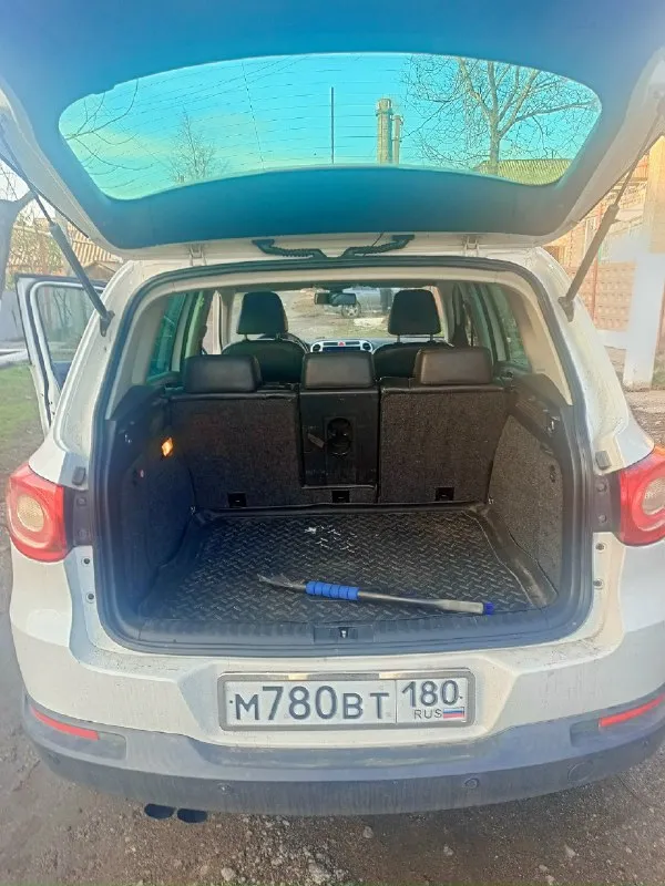 Volkswagen tiguan 2010 г. в. двигатель 2.0 cawa stage 1 контрактный двигатель (пробег 84.000) подтвержденный! прошивка для комфорта, ездили аккуратно. семейный автомобиль! жирная комплектация; полный привод. турбина после ремонта в идеальном состоянии! кожаный салон двухзонный климат-контроль. круиз-контроль эл. складывание зеркал. андроид мультимедиа. 2 комплекта резины. полный привод. датчик дождя. датчик света. парктроники. камера заднего вида. помощь при старте в подъём освещение обочины (помощь при повороте) зеркало заднего вида с автозатемнением. столики для заднего ряда (складные) ходовая в идеале! полностью после переборки, делалась качественно! просьба понимать что автомобиль делался для себя, покупая этот автомобиль, вы не берёте кота в мешке. всему уделялось внимание с умом, к автомобилю относился с аккуратностью и любовью! стоимость 1400000р мобильный +79494245281 📞 звоните: +7(949)4245281 - фотография - 4