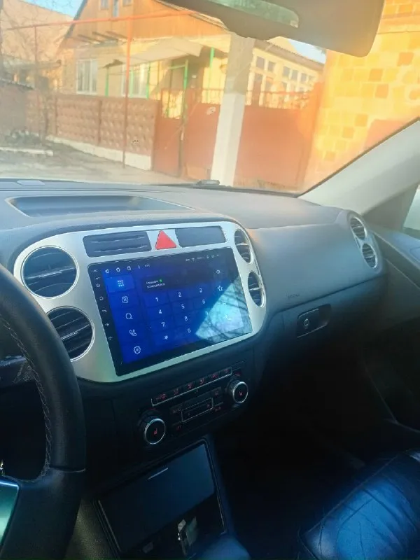 Volkswagen tiguan 2010 г. в. двигатель 2.0 cawa stage 1 контрактный двигатель (пробег 84.000) подтвержденный! прошивка для комфорта, ездили аккуратно. семейный автомобиль! жирная комплектация; полный привод. турбина после ремонта в идеальном состоянии! кожаный салон двухзонный климат-контроль. круиз-контроль эл. складывание зеркал. андроид мультимедиа. 2 комплекта резины. полный привод. датчик дождя. датчик света. парктроники. камера заднего вида. помощь при старте в подъём освещение обочины (помощь при повороте) зеркало заднего вида с автозатемнением. столики для заднего ряда (складные) ходовая в идеале! полностью после переборки, делалась качественно! просьба понимать что автомобиль делался для себя, покупая этот автомобиль, вы не берёте кота в мешке. всему уделялось внимание с умом, к автомобилю относился с аккуратностью и любовью! стоимость 1400000р мобильный +79494245281 📞 звоните: +7(949)4245281 - фотография - 7