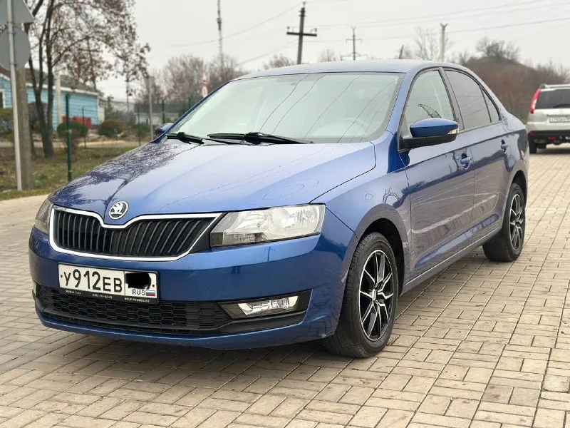 Продам skoda rapid 2018 года, автомат, автомобиль в отличном состоянии, бережная семейная эксплуатация (автомобиль был всю жизнь в одной семье, один хозяин !). вся геометрия кузова ровная, кузов в заводском окрасе, заводские швы и герметики сохранены. машина технически идеальна двигатель 1.6 л, 110 л. с. — работает без нареканий, не расходует масло. переключается плавно и чётко. подвеска мягкая, без стуков и посторонних шумов. кузов в отличном состоянии: ни рыжиков, ни коррозии, ни гнили. днище, пороги, стаканы, лонжероны, арки, низа дверей — всё целое, как новое. автотека идеальная, без дтп, без выплат, без расчетов, зелень ✅ всё аккуратно донецк, цeна 🎁1 220 000 торг у капота, +79493303716 (тeлeгpам так жe на этом номepe). покупайте авто у проверенных продавцов, смотрите мой профиль телеграм (+79493303716 или мой ник avto_lider_dnr) там все отзывы моих клиентов 📲 tg: @avto_lider_dnr 📞 звоните: +7(949)3303716 - фотография - 2