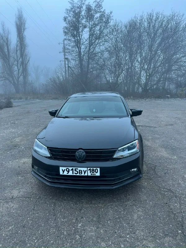 Продам volkswagen jetta sport год 2016 двигатель 1.8tsi (gen3) машина в очень хорошем состоянии, как внешне так и технически ( люблю ее и всегда ухаживаю) с родным пробегом 140 тыс. миль, двигатель без посторонних шумов, коробка переключает плавно (aisin), стоят очень красивые 17-тые диски на новой зимней резине ( летняя тоже практически новая), выглядит машина очень хорошо, салон в отличном состоянии, не затертый, не прокуренный. по комплектации: кнопка start/stop, круиз, полная мультимедиа ( музыка играет очень хорошо) обогрев зеркал, камера заднего вида, мультируль, подсветка ручек. ( может что-то забыл) цена 1.400.000₽ торг номер телефона +79493500256 ( на этом номере тг(@vw_san) связь очень плохая + 79515367334( на этом номере max) 📞 звоните: +7(949)3500256 - фотография - 6