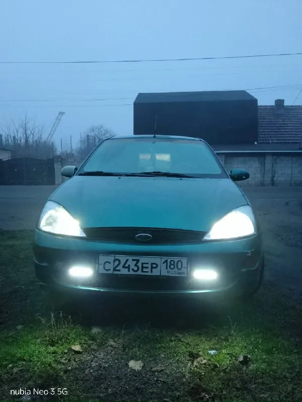 Продам ford фокус 1(1999) матор 1.6 бензин машина в хорошем состоянии цена 350 тысяч звонить по номе... - фотография